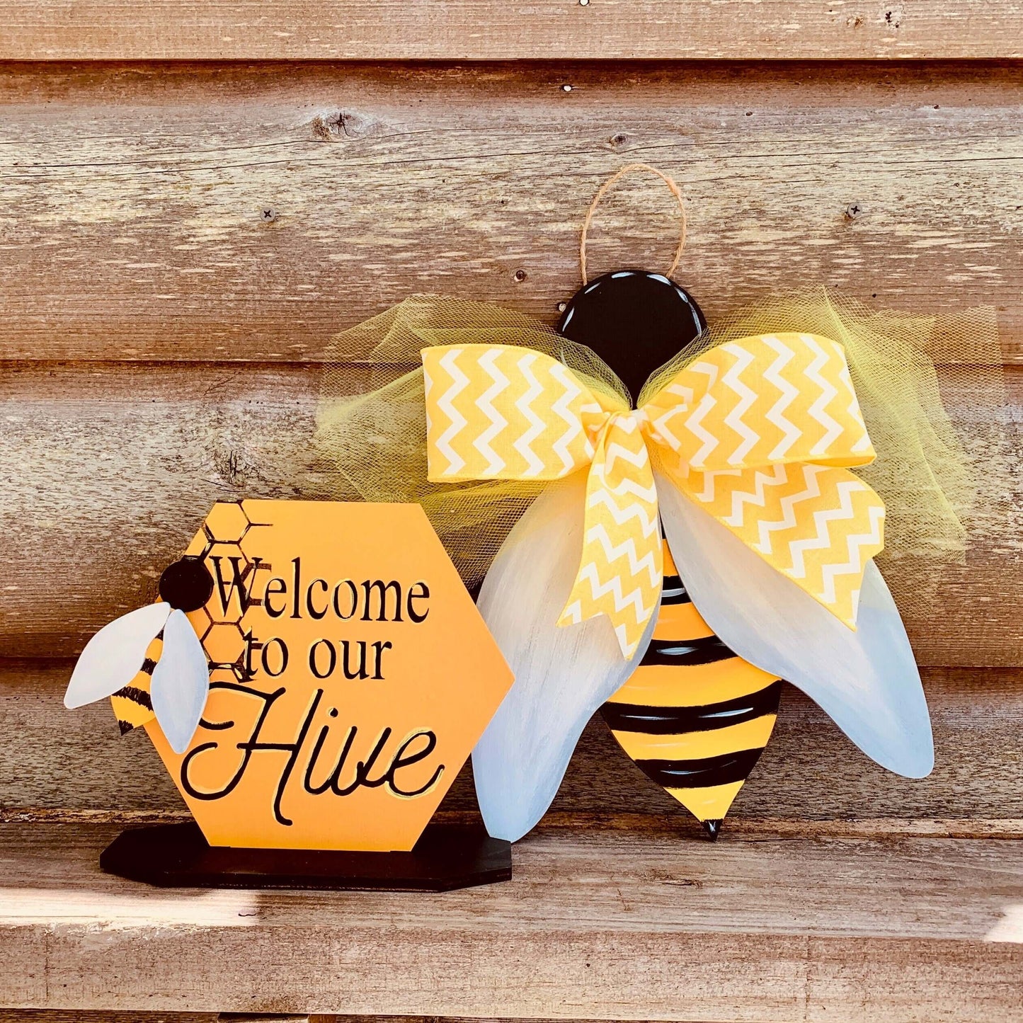 bumble bee door hanger